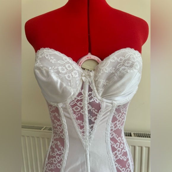 Vintage Satin Lace Corset - Picture 2 of 4